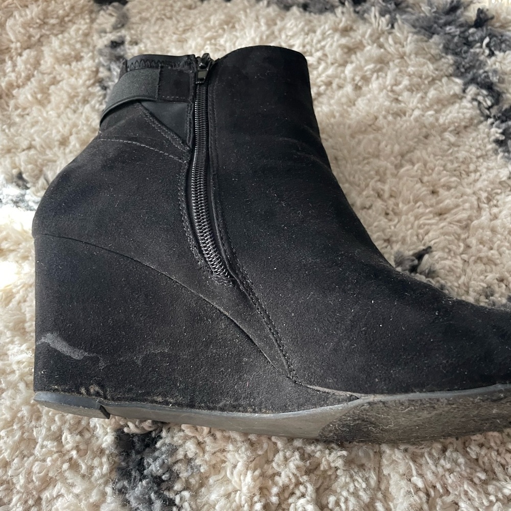 Solanz Black Wedge Ankle Boots - Picture 4 of 9